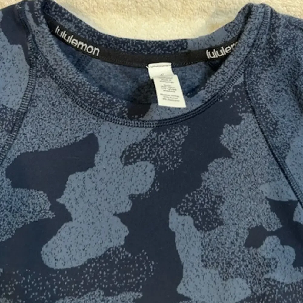 LULULEMON Women's Blue Camo Shirt Size 4 It's Rulu Run Fleece Long Sleeve
